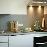 For Students Only Brigg Point In Apartamento Bristol