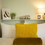 Апартаменти For Students Only Brigg Point In *